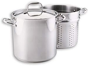 stockpot with colander